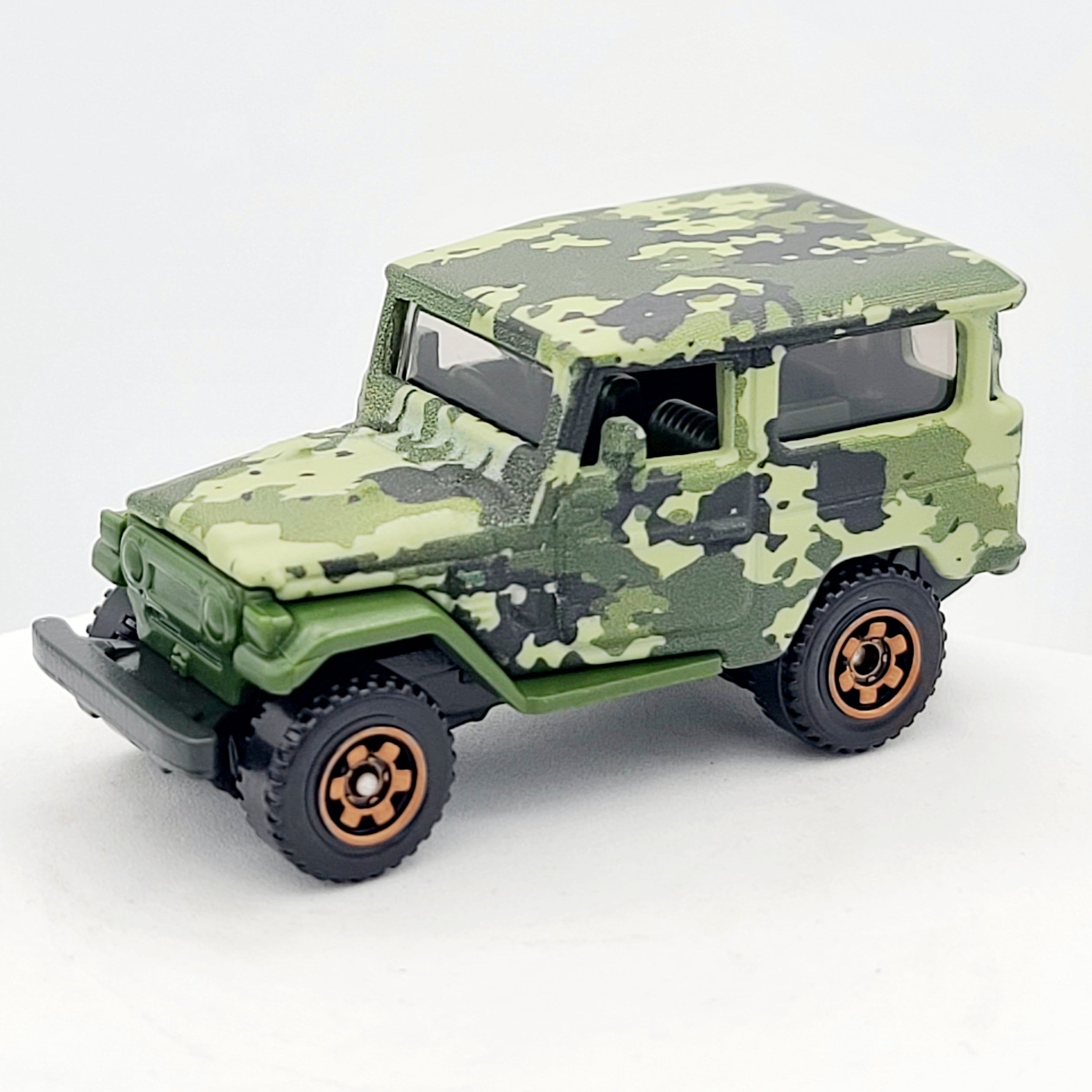 Matchbox '68 Toyota Land Cruiser FJ40 (2017 MBX Basic)